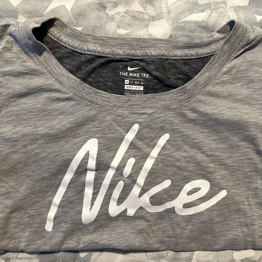 -nike logo dry fit xs u-cut tee